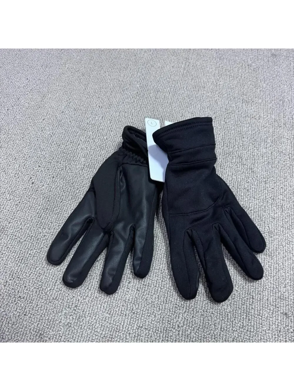 Wilson’s Gloves Black Women’s Size Large NWT